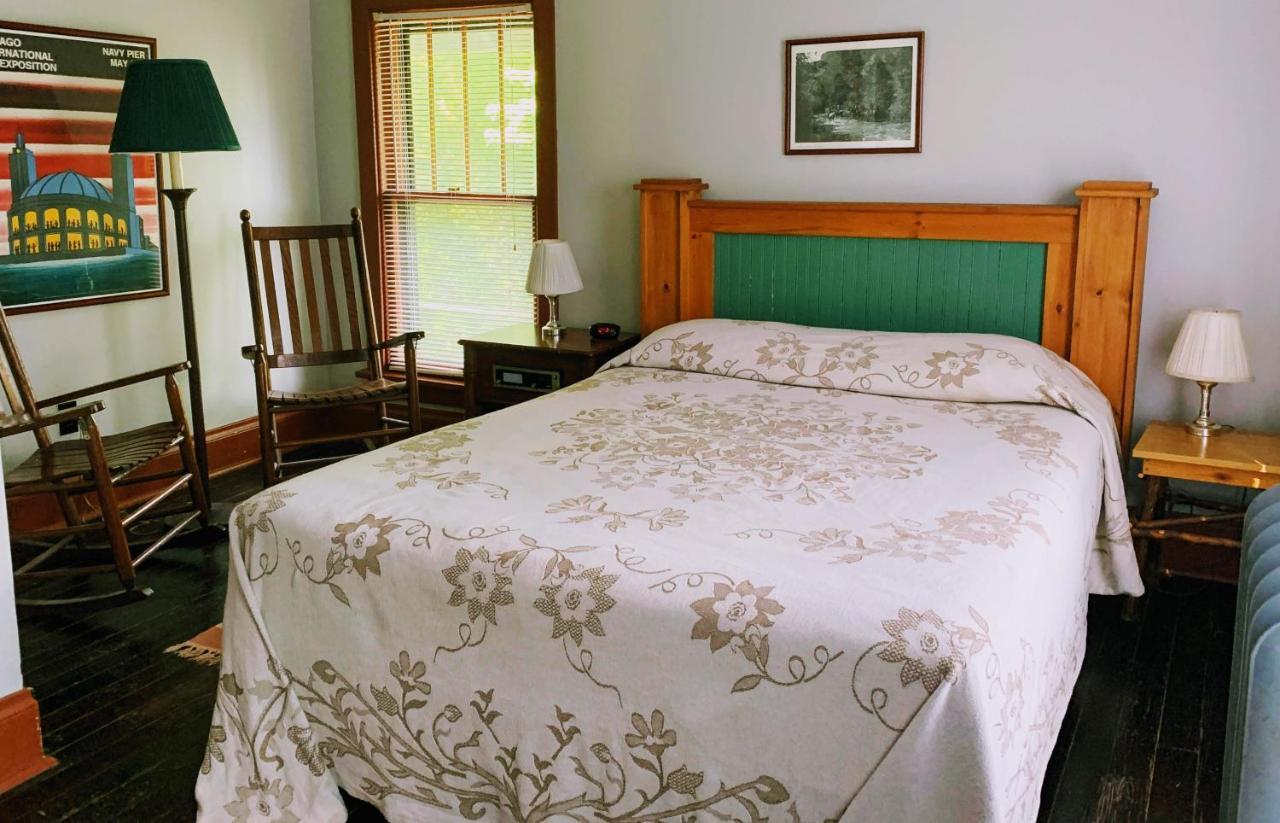 Lakeside Inn Екстериор снимка
