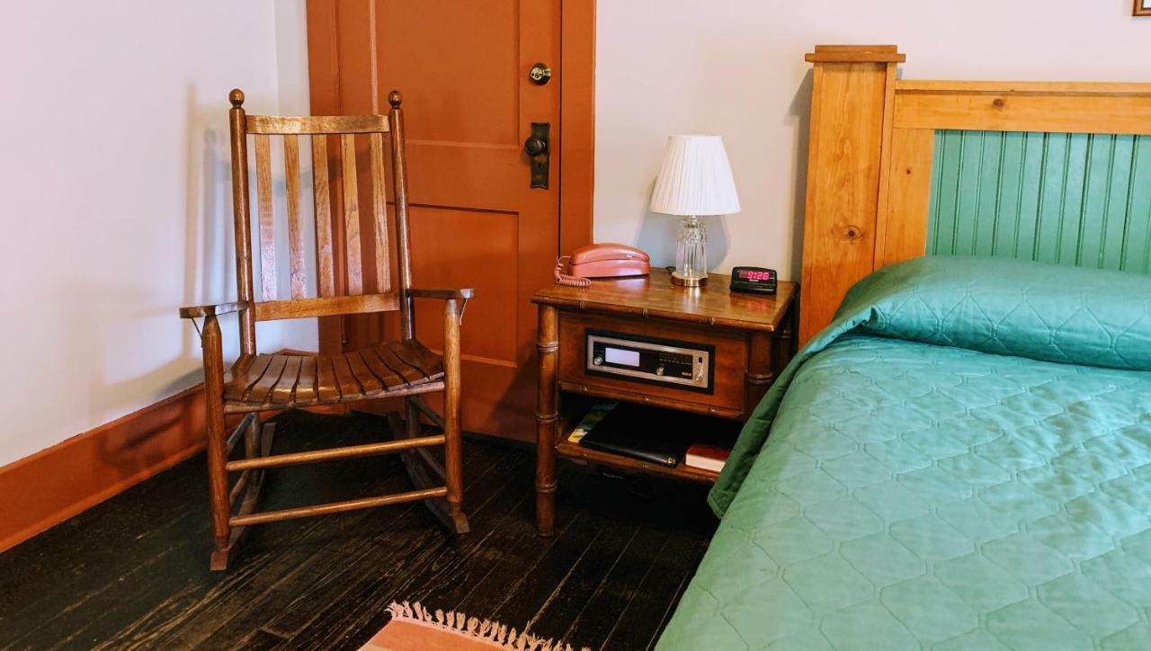 Lakeside Inn Екстериор снимка