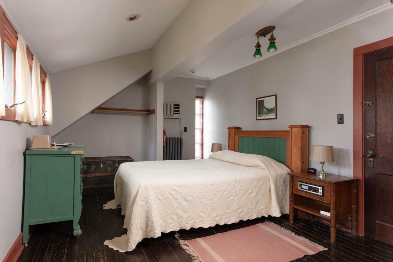 Lakeside Inn Екстериор снимка