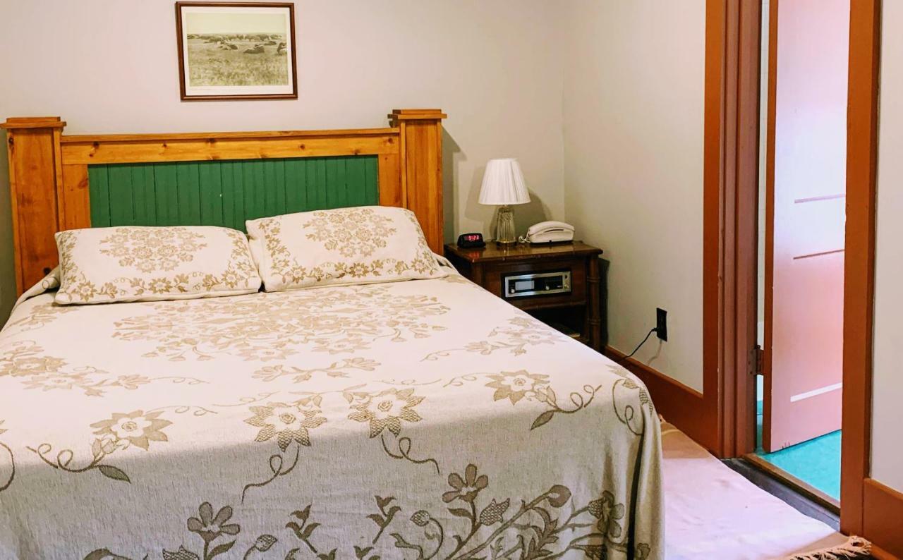Lakeside Inn Екстериор снимка