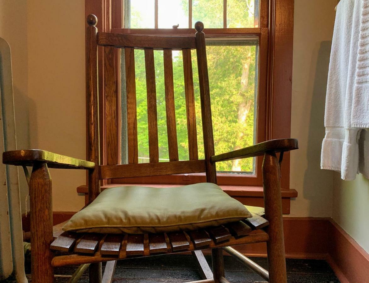 Lakeside Inn Екстериор снимка
